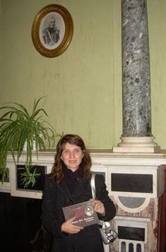 У Павловского камина в Воронцовском дворце (Одесса, 7 ноября 2007).